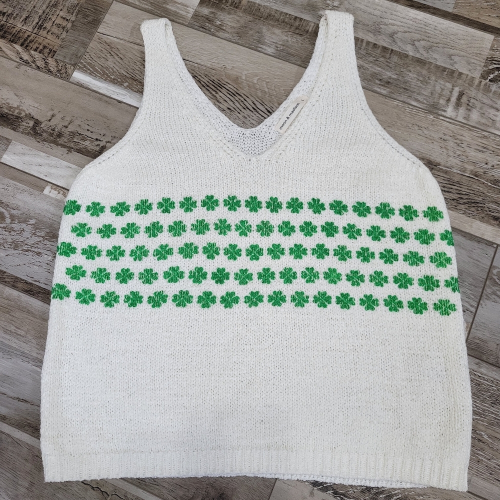 Moon & Madison Shamrock Sweater Tank Top Size Juniors Large